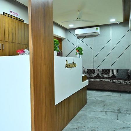Hotel Sury Villa Ahmedabad Bagian luar foto