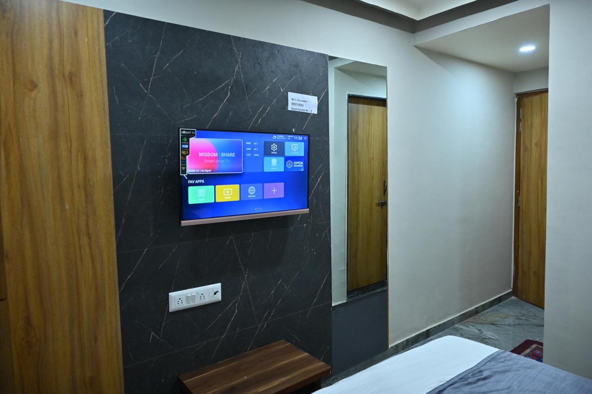 Hotel Sury Villa Ahmedabad Bagian luar foto