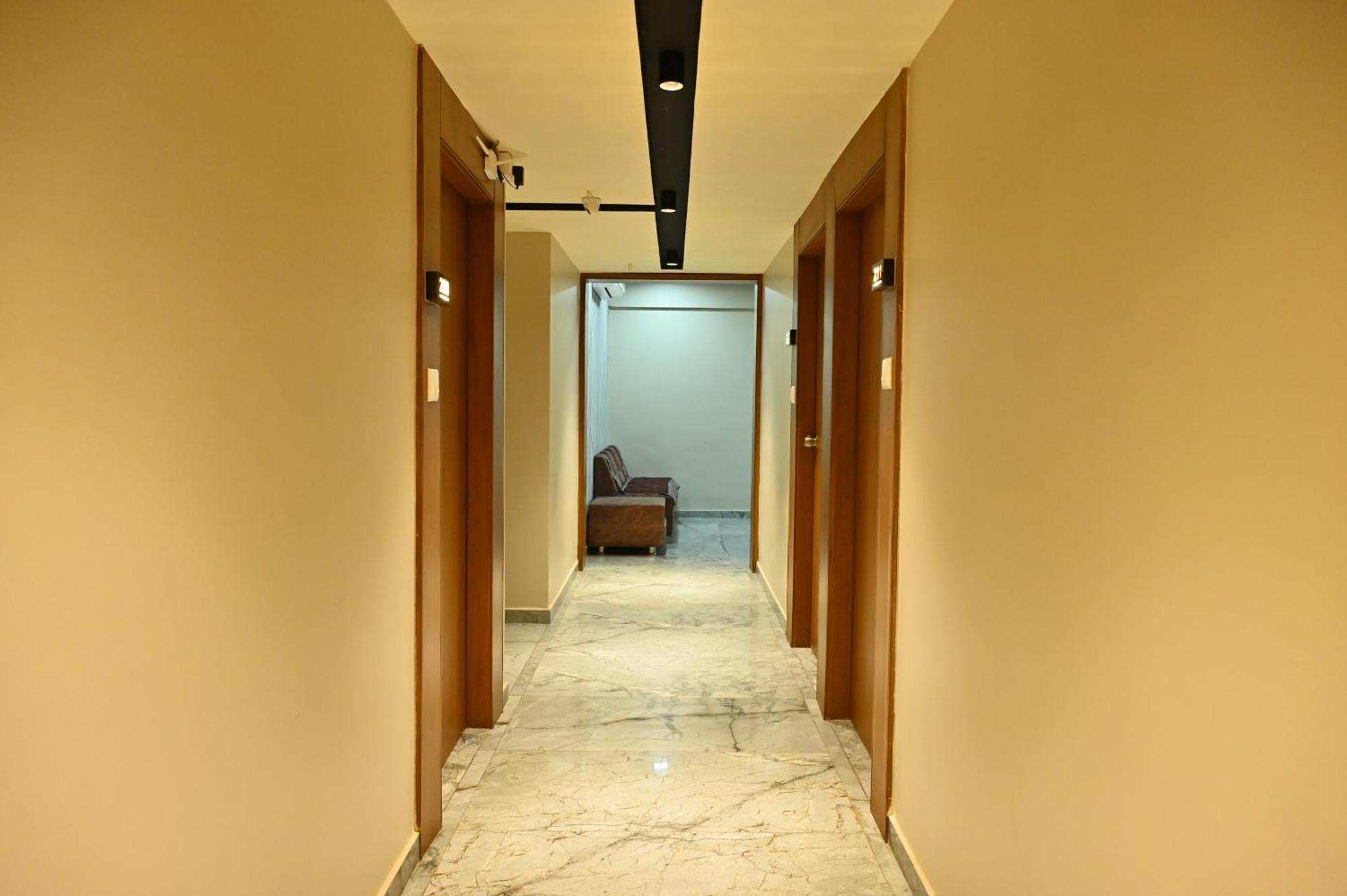 Hotel Sury Villa Ahmedabad Bagian luar foto