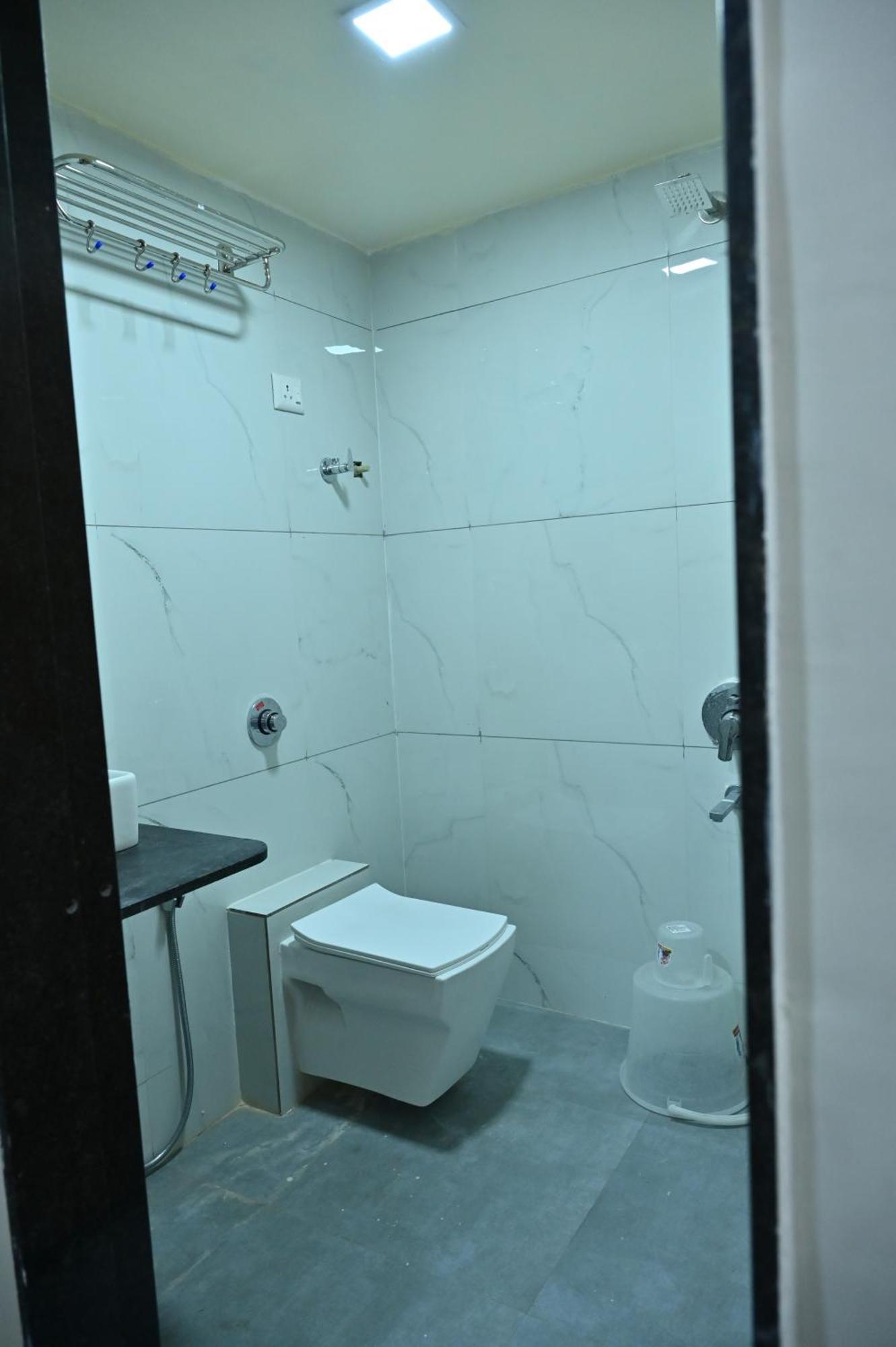Hotel Sury Villa Ahmedabad Bagian luar foto