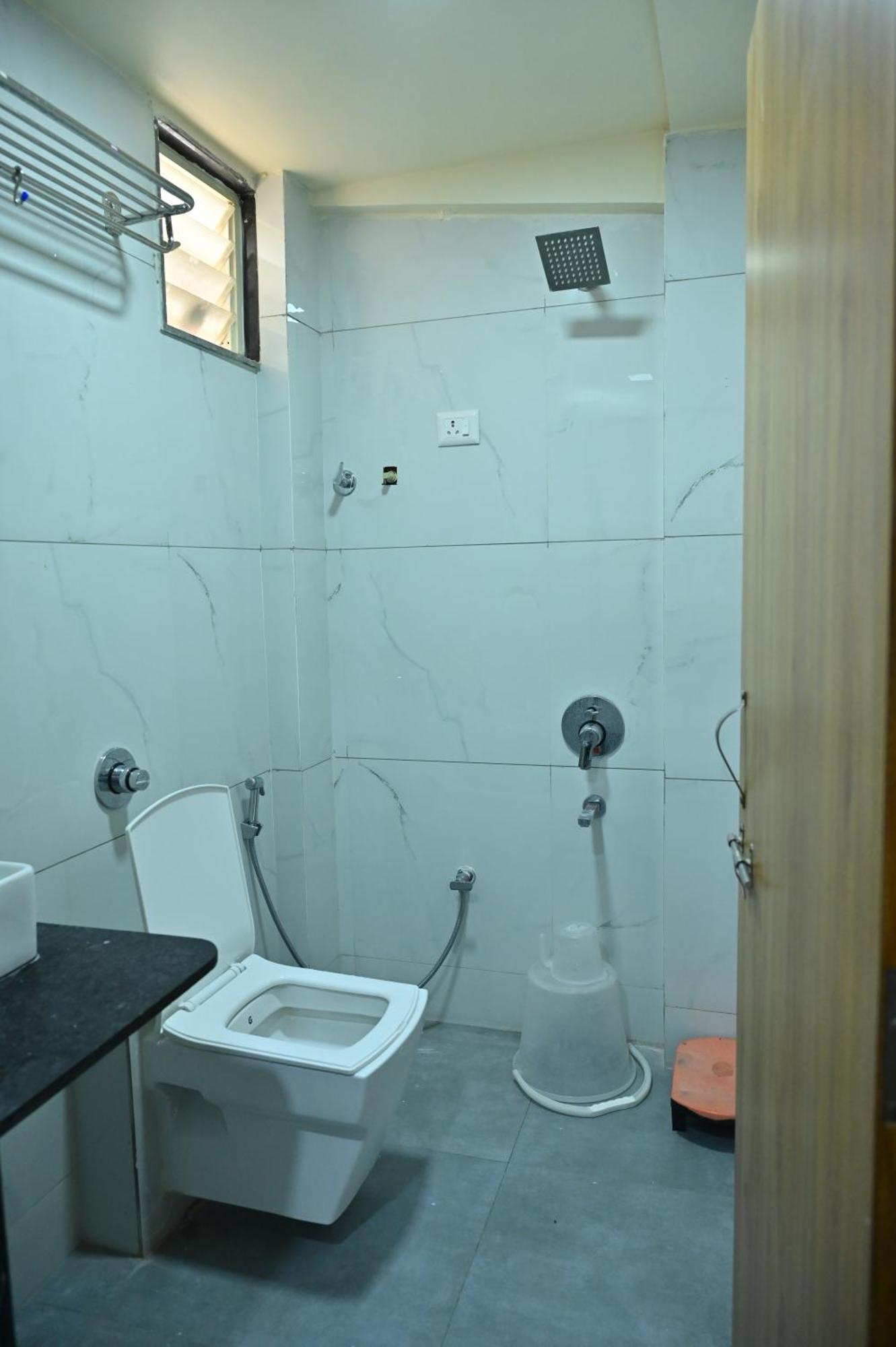 Hotel Sury Villa Ahmedabad Bagian luar foto